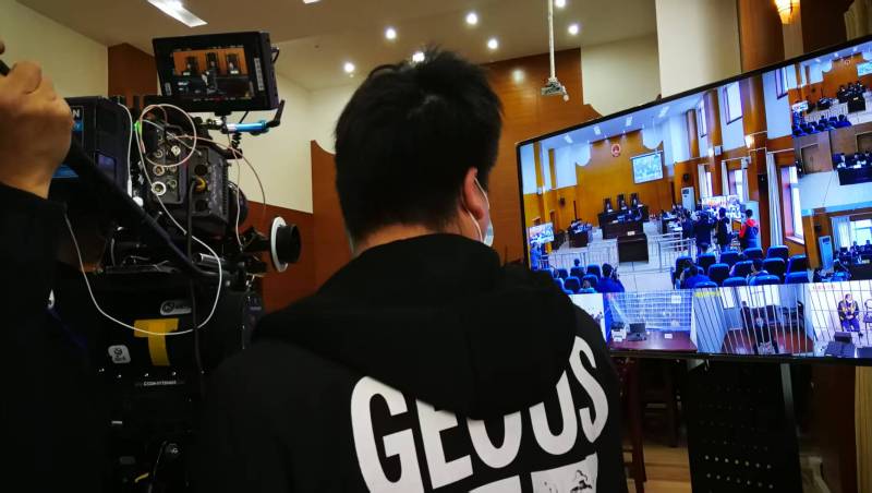 AI生成VS人工创意——定远县广告片拍摄公司的技术浪漫主义实践